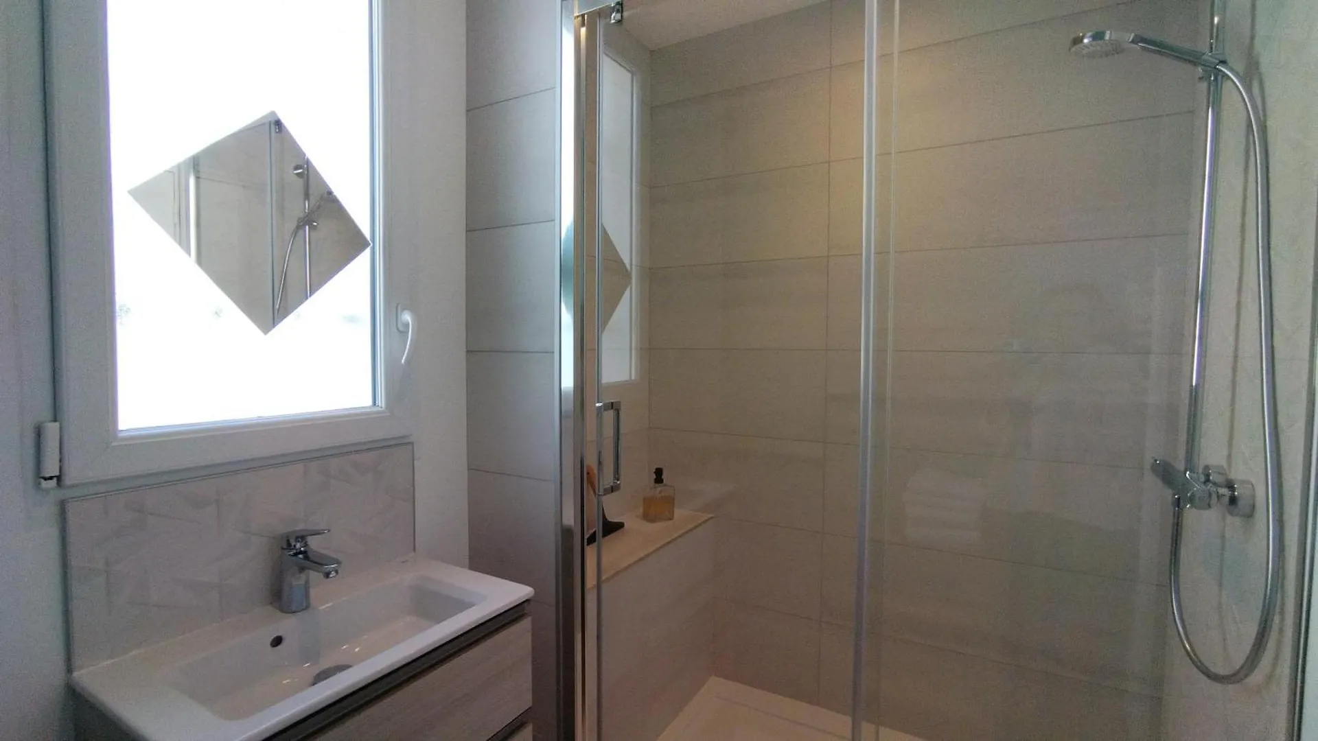November Charlie, Appartement En Centre Ville De ברוז דירה