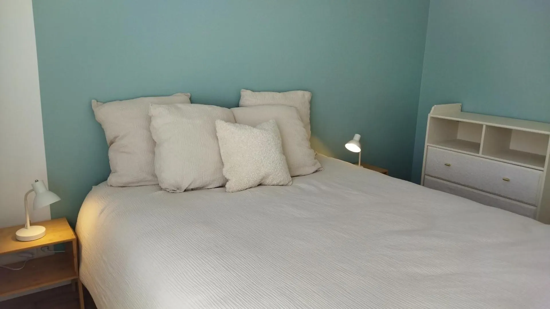November Charlie, Appartement En Centre Ville De ברוז 0*,